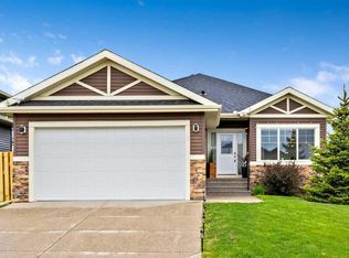 1 E Lakes Estates Cir, Strathmore, AB T1P 0B7