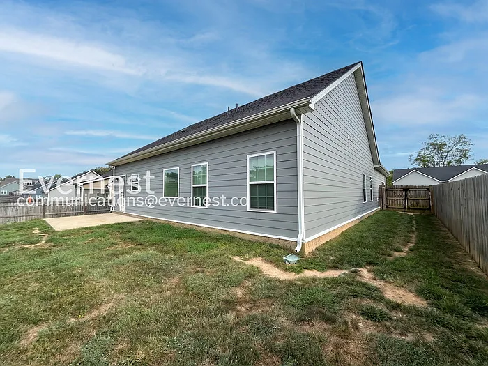 4 bed, 2.0 bath, 1624 sqft, $2,145 — Photo 4