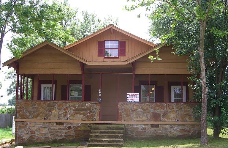 1st image of 802 W 50th St