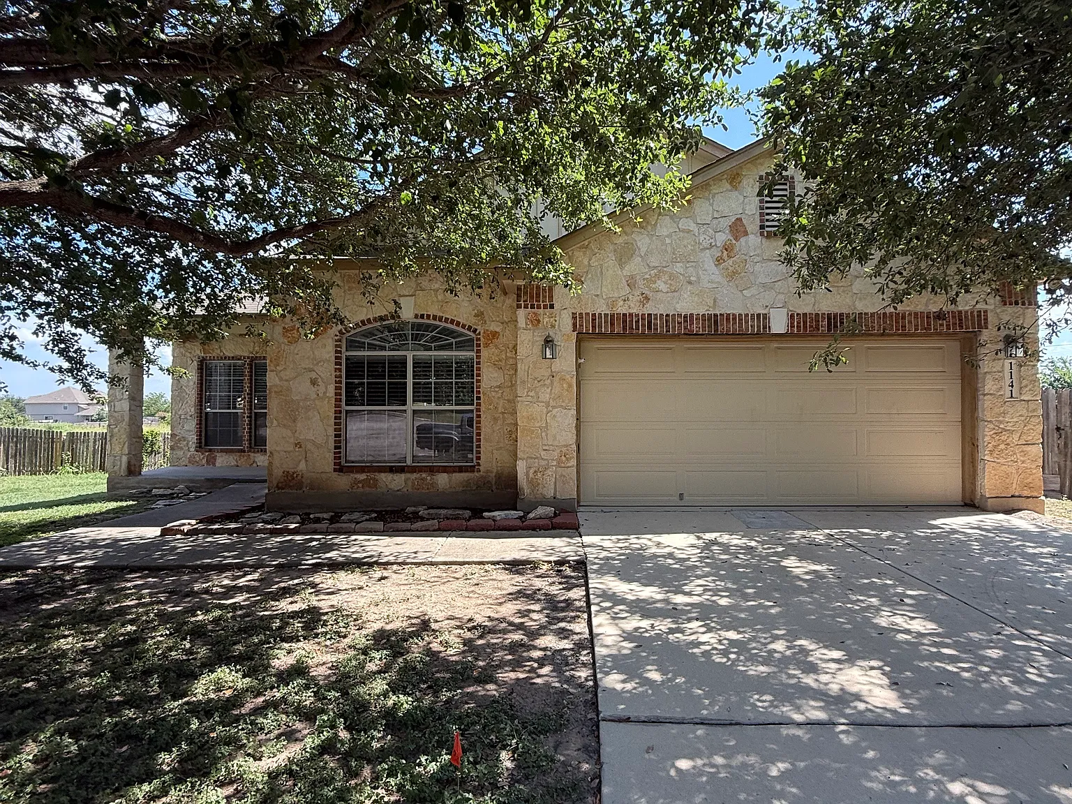 4 bed, 2561 sqft, $2,300 — Photo 2