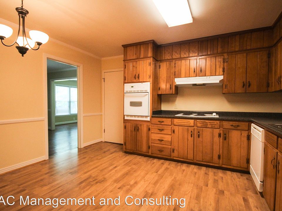 2nd image of 1165 Park Dr