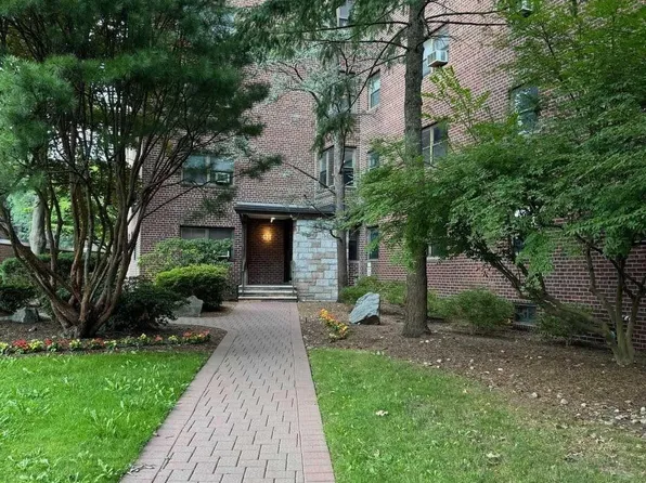 411 Park Pl APT 1D, Fort Lee, NJ 07024