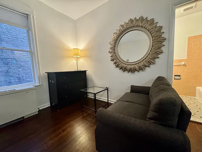 320 Constitution Ave NE — Photo 6