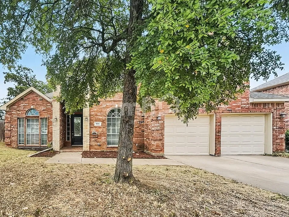 808 Warwick Ct