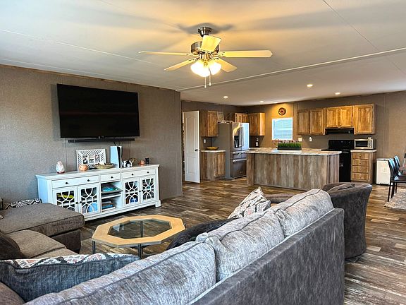 4th image of 312 Candlewood Cir