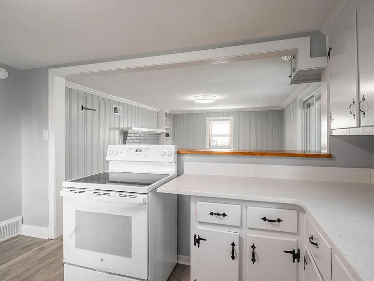 2102 Oakwood Ln — Photo 11