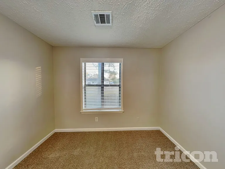 308 Knollwood Ln — Photo 14