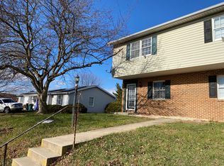 6181 Mountain View Dr, Chambersburg, PA 17202