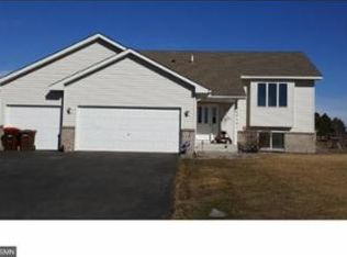 212 Douglas Dr, Waverly, MN 55390