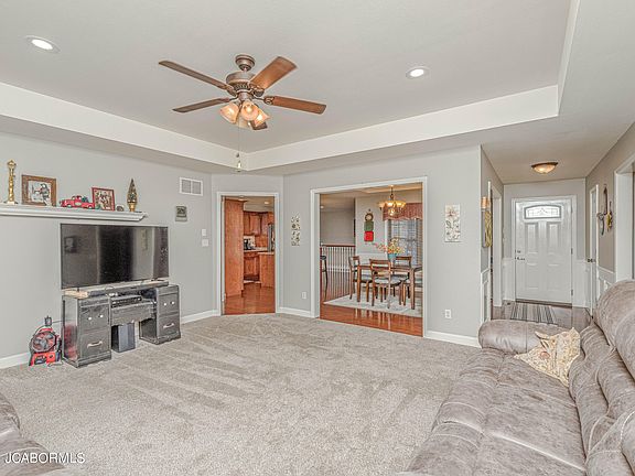 4th image of 801 Rock Hill Ct