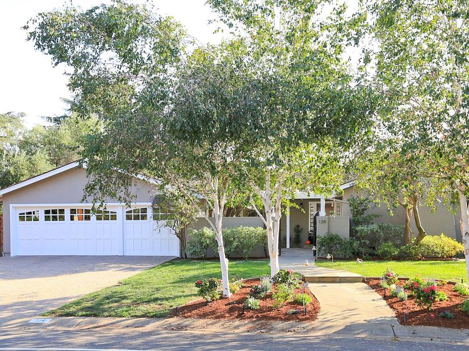 1st image of 134 Jardin Dr