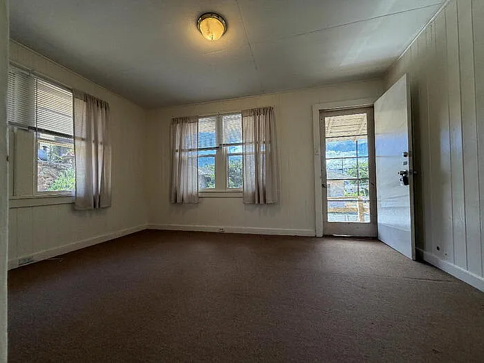 3145 Harding Ave — Photo 2