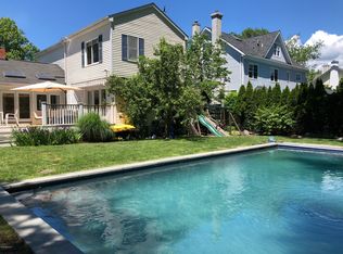 10 Grimes Rd, Old Greenwich, CT 06870