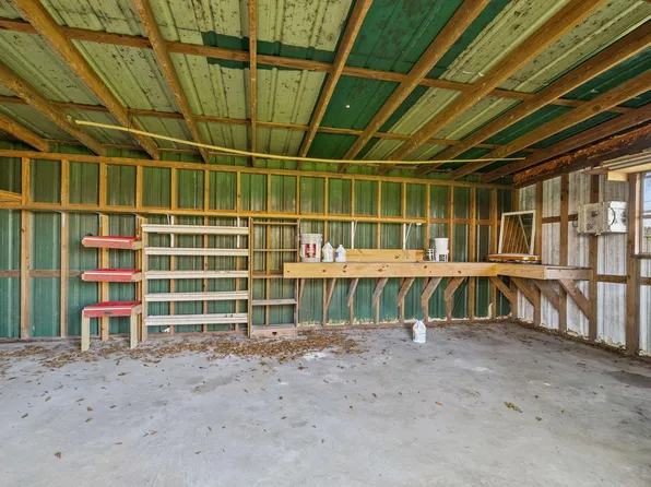 1706 Avenue A, Danbury, TX 77534