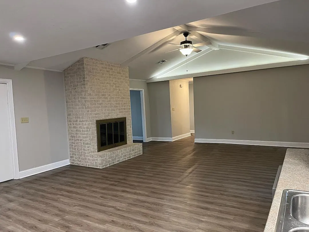 3 bed, 1700 sqft, $1,800 — Photo 4