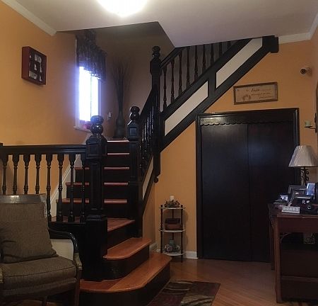 4th image of 554-556 Highland Ave