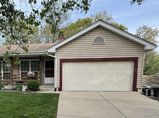 536 Spring Glen Dr, Ballwin, MO 63021