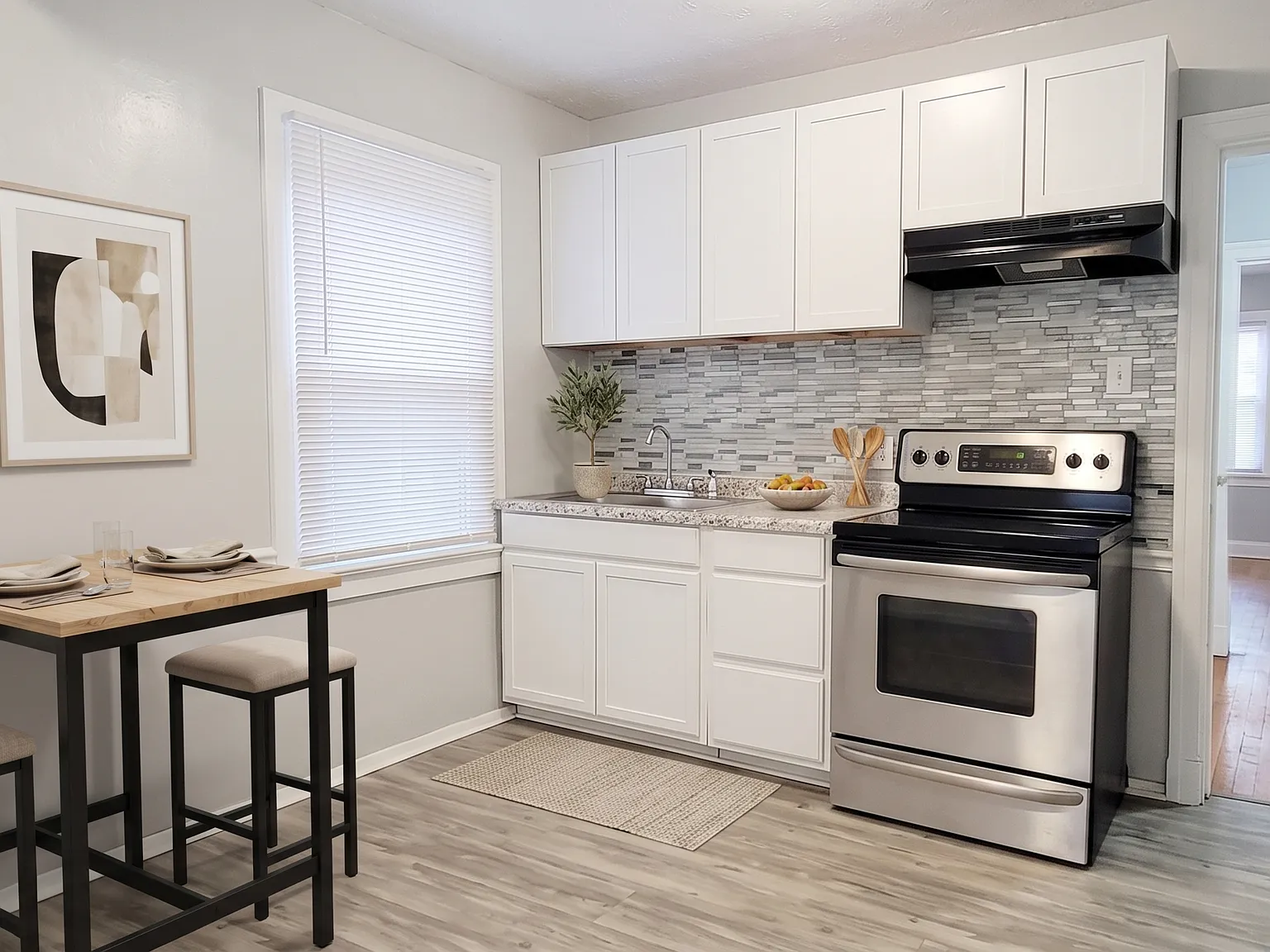 4 bed, 1072 sqft, $1,395 — Photo 3