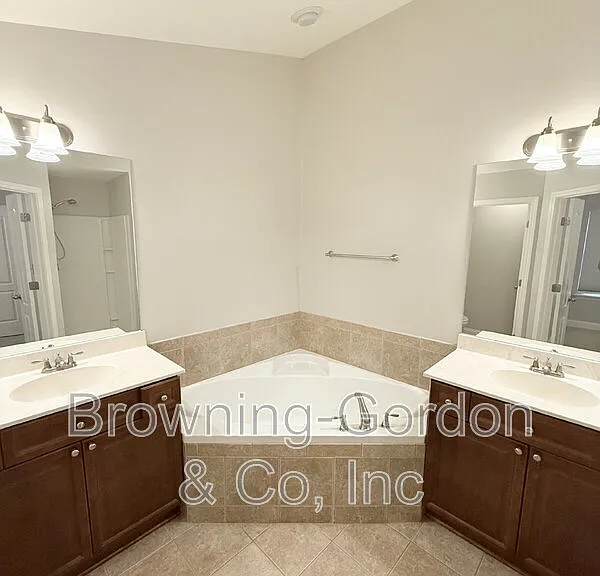1057 Woodbury Falls Dr — Photo 14