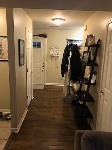 712 Gloucester Ln — Photo 7