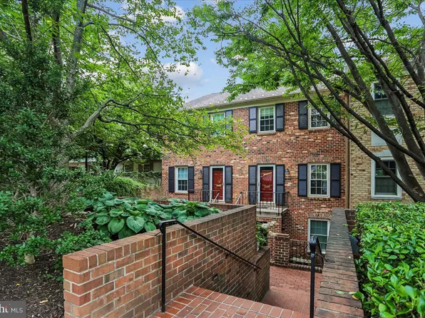 3217 Sutton Pl NW APT A, Washington, DC 20016