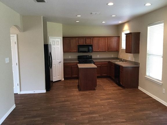 4th image of 8400 Shasta Dr