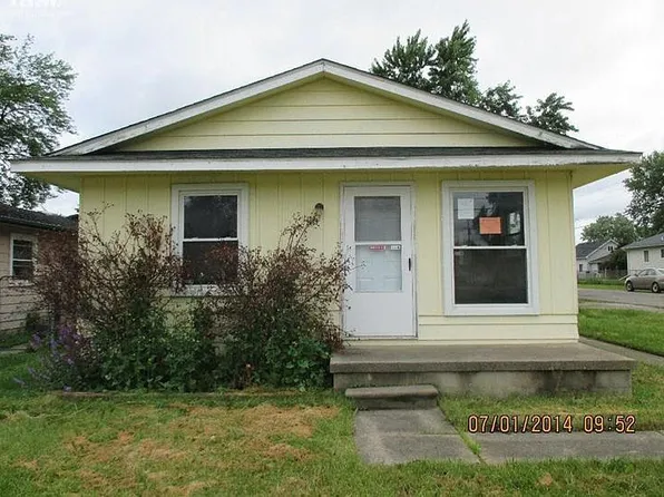 2087 Schumacher Ave, Burton, MI 48529