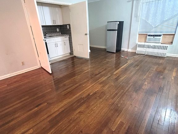 3rd image of 63-73 110th St #D1