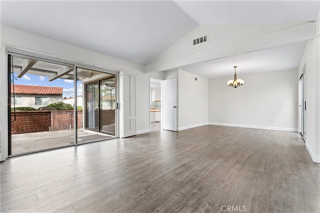 3 bed, 1618 sqft, $4,850 — Photo 3