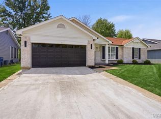 624 Foxtail Dr, Florissant, MO 63034