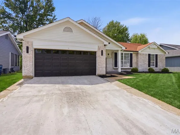 624 Foxtail Dr, Florissant, MO 63034