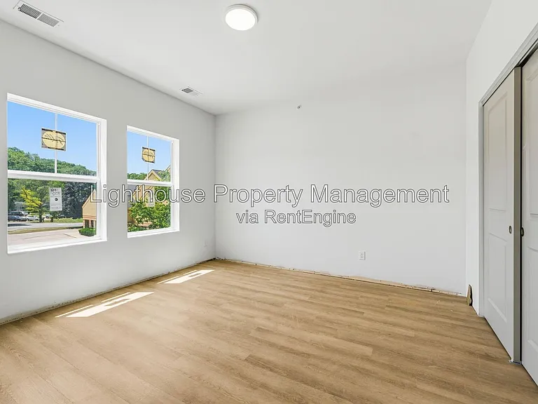 Riverbend Flats Apartments — Photo 92