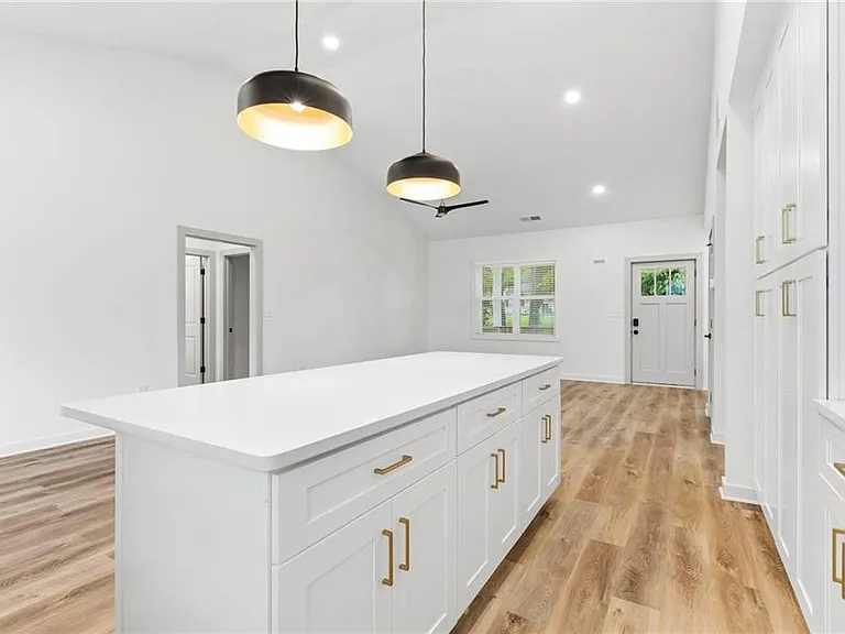 128 Hilltop Dr SW — Photo 9