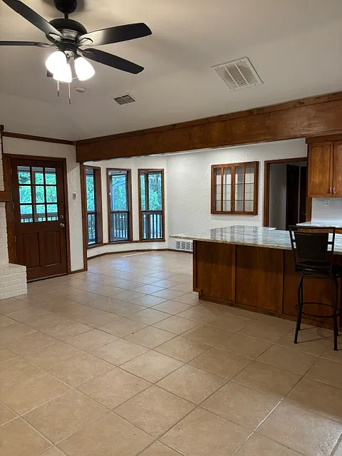 4 bed, 2199 sqft, $3,000 — Photo 4