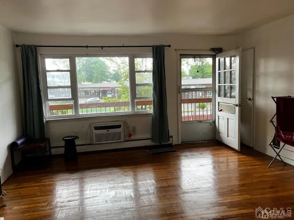 55 Gill Ln APT 4, Iselin, NJ 08830