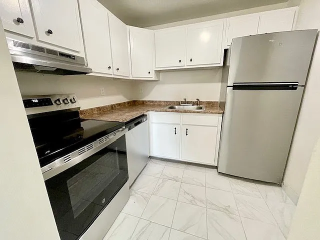 711 Farmington Ave — Photo 25
