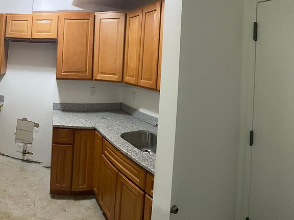 4th image of 253 E 206th St #1A