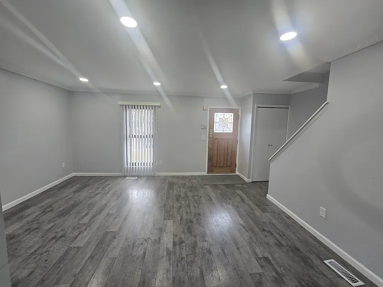 8410 Hickory Dr — Photo 6