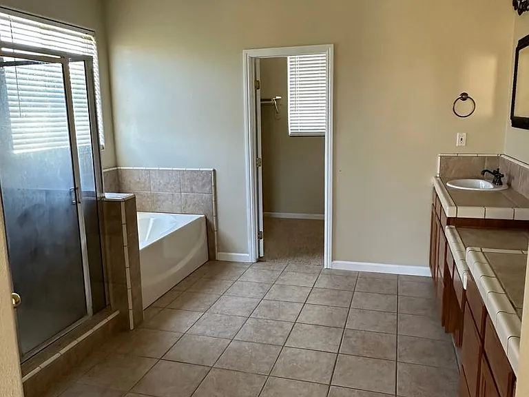 746 Jersey Ct — Photo 11