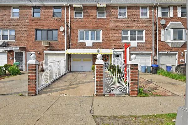 1st image of 21721 Hempstead Ave