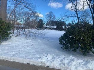 226 Birchwood Rd, Coram, NY 11727