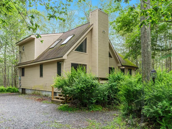 64 Lyman Ln, Clifton, PA 18424