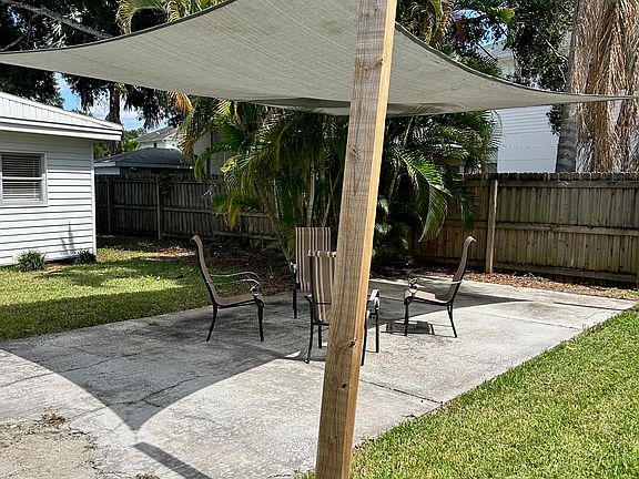 4th image of 3609 E Royal Palm Cir