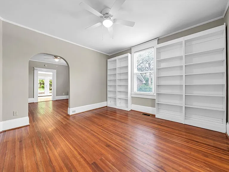2410 Broadway Ave #B — Photo 5
