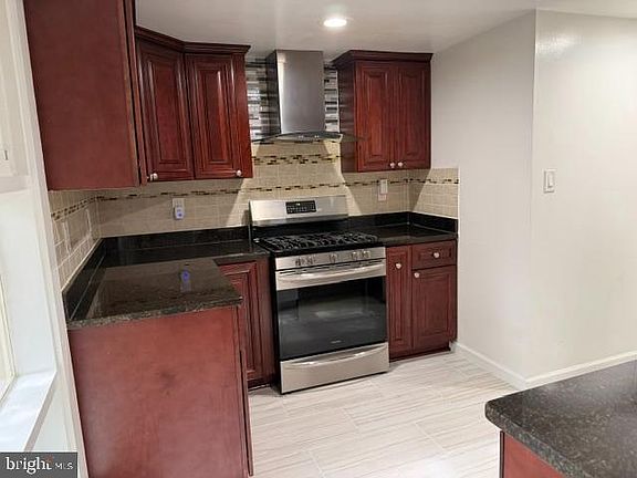 4th image of 4406 Forest Glen Ct