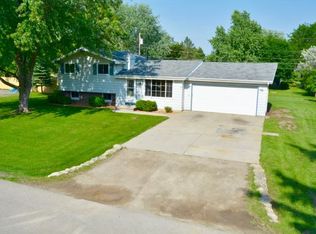 849 Woodfield Rd, Neenah, WI 54956