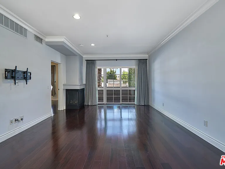 851 N San Vicente Blvd #102 — Photo 4
