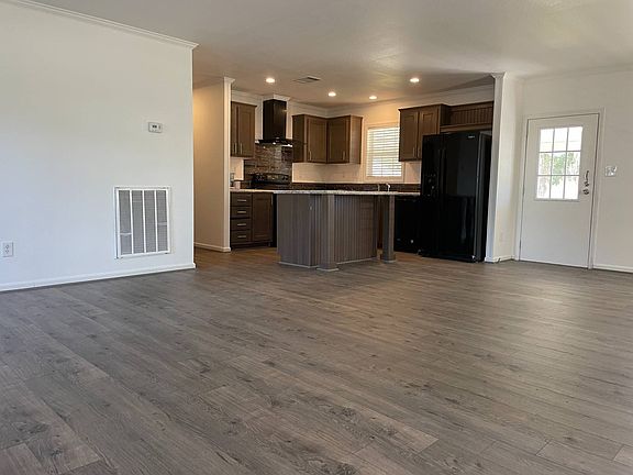 4th image of 211 Bangkok Island Ln