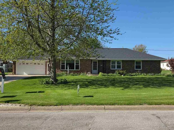 206 E 13th St, Tipton, IA 52772