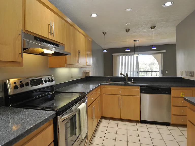 4022 Layang Layang Cir #1 — Photo 13